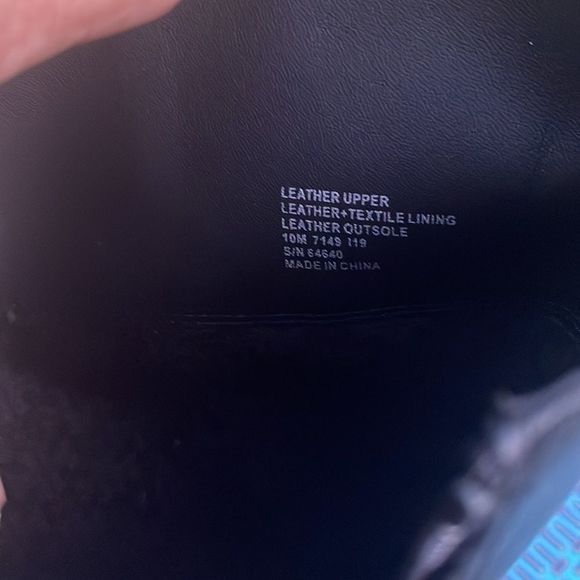 Elegant Black Leather Knee-High Boots - Picture 8 of 11